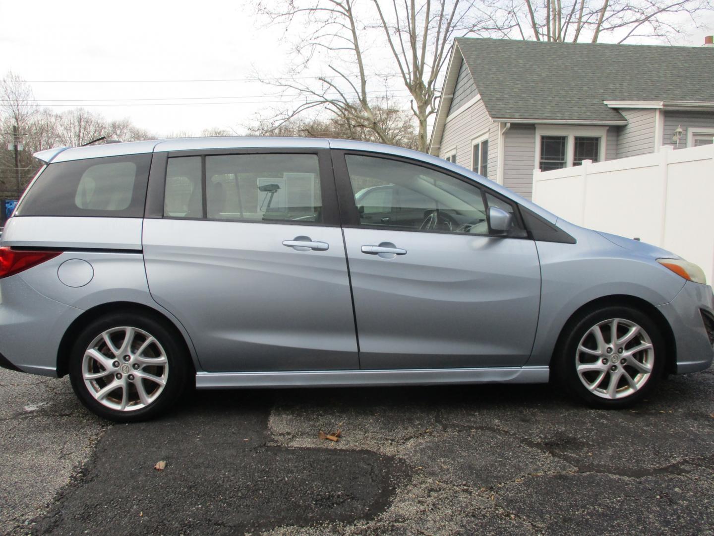 2011 Mazda MAZDA5 (JM1CW2DL7C0) , AUTOMATIC transmission, located at 540a Delsea Drive, Sewell, NJ, 08080, (856) 589-6888, 39.752560, -75.111206 - Photo#8